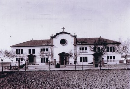 Escuelas y capilla del barrio