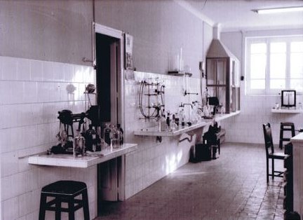 Laboratorio de la fábrica de ácido glutámico