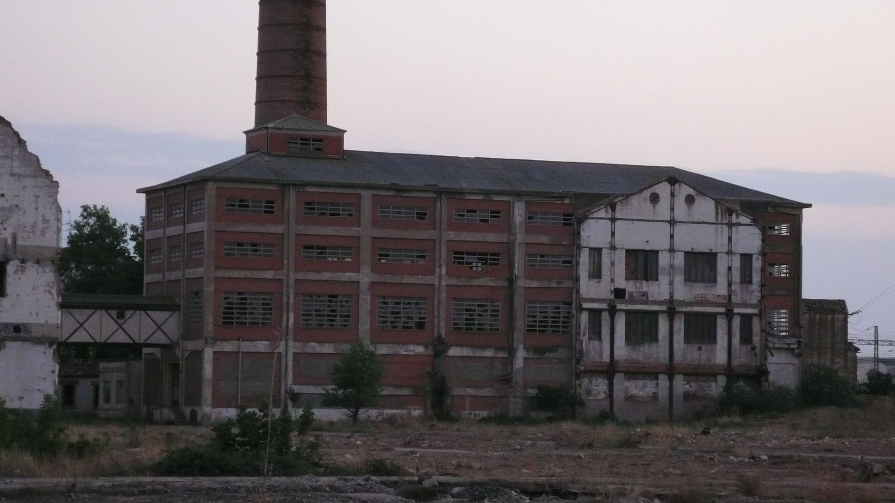 Edificio de la antigua refinería
